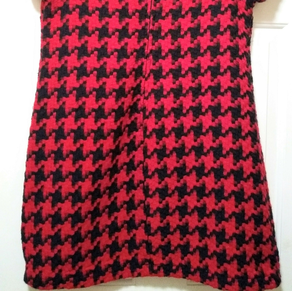 Retro-Inspired Patterned Shift Dress - image 8